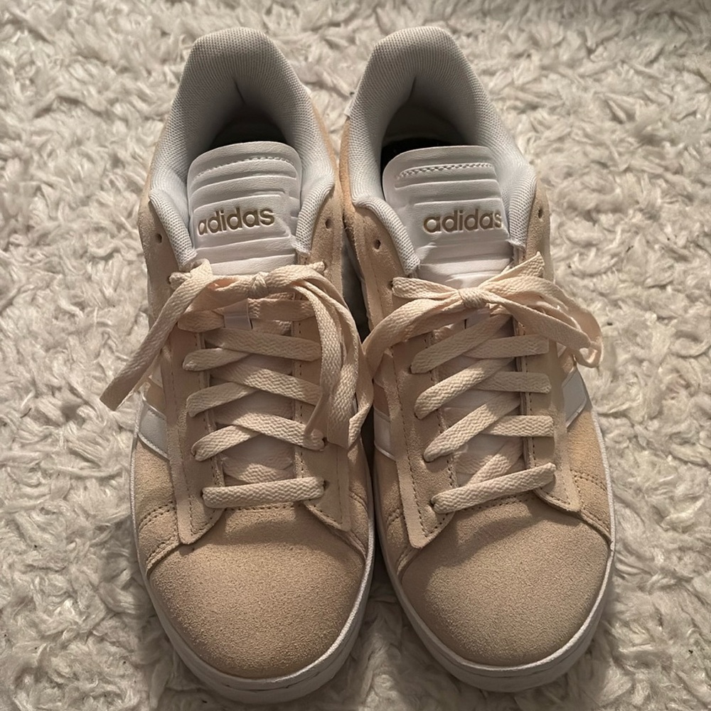 Adidas Sneakers